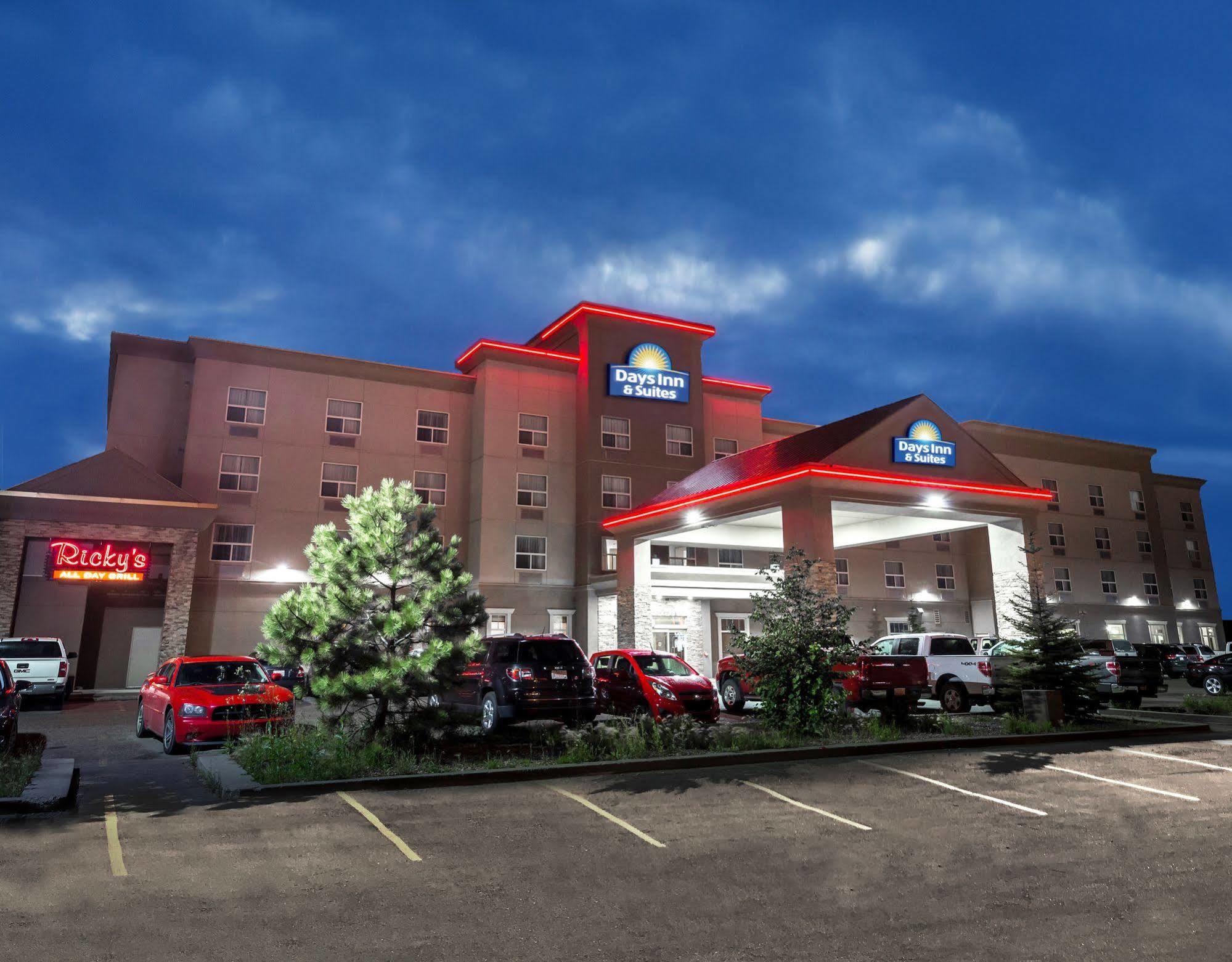 Days Inn & Suites By Wyndham Edmonton Airport Leduc Exterior foto